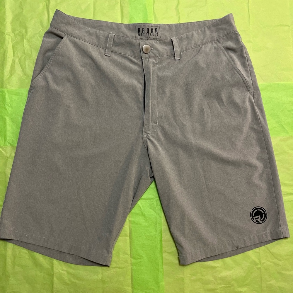 Gray RADAR waterskis Hybrid Shorts 100% polyester men’s size 32 with pockets